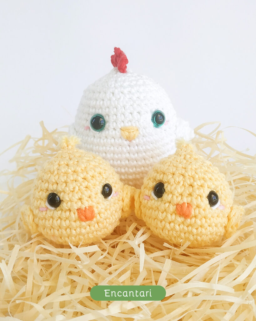 mini galinha amigurumi