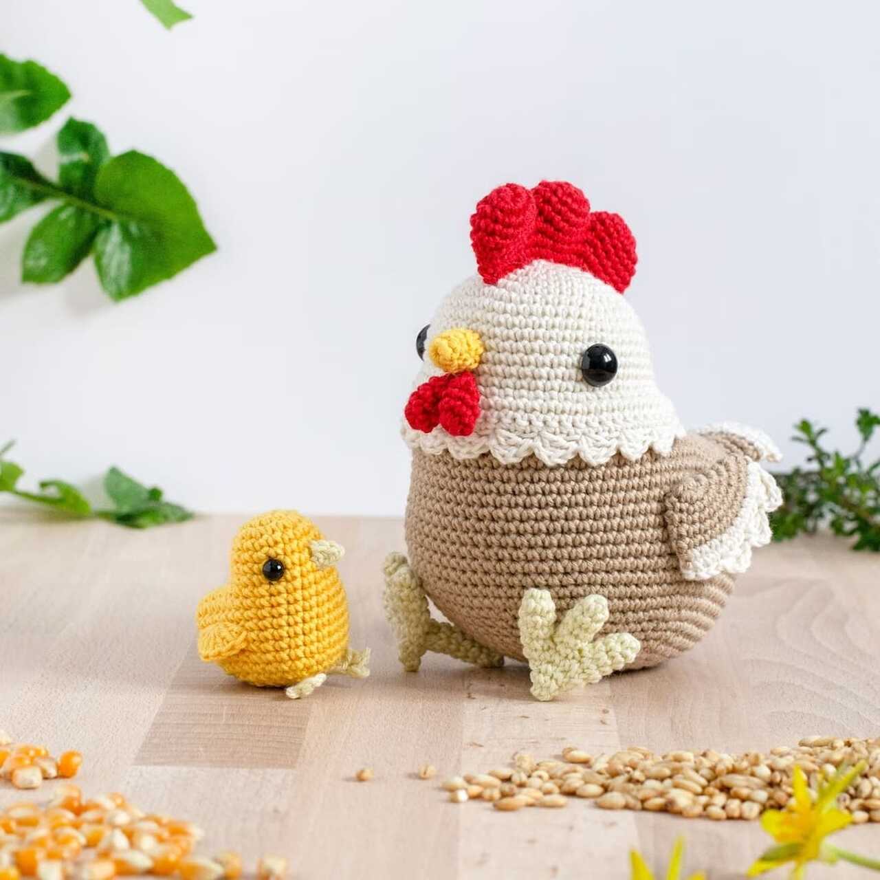 galinha amigurumi pequena