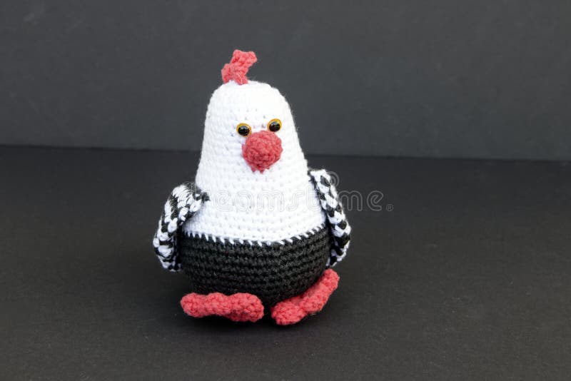 galo amigurumi presente
