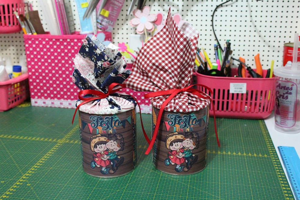 decoração de festa junina com garrafa pet