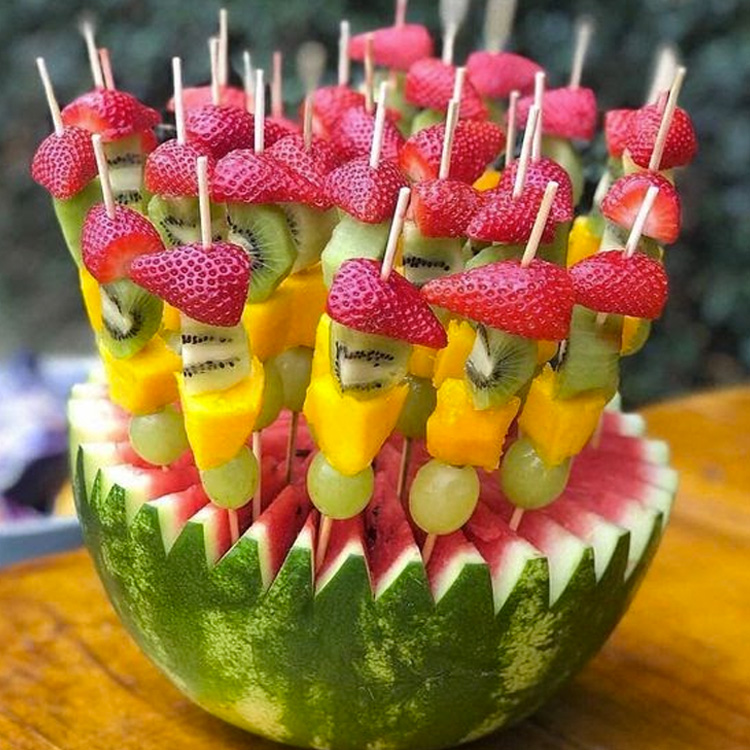 como montar mesa de frutas para aniversário