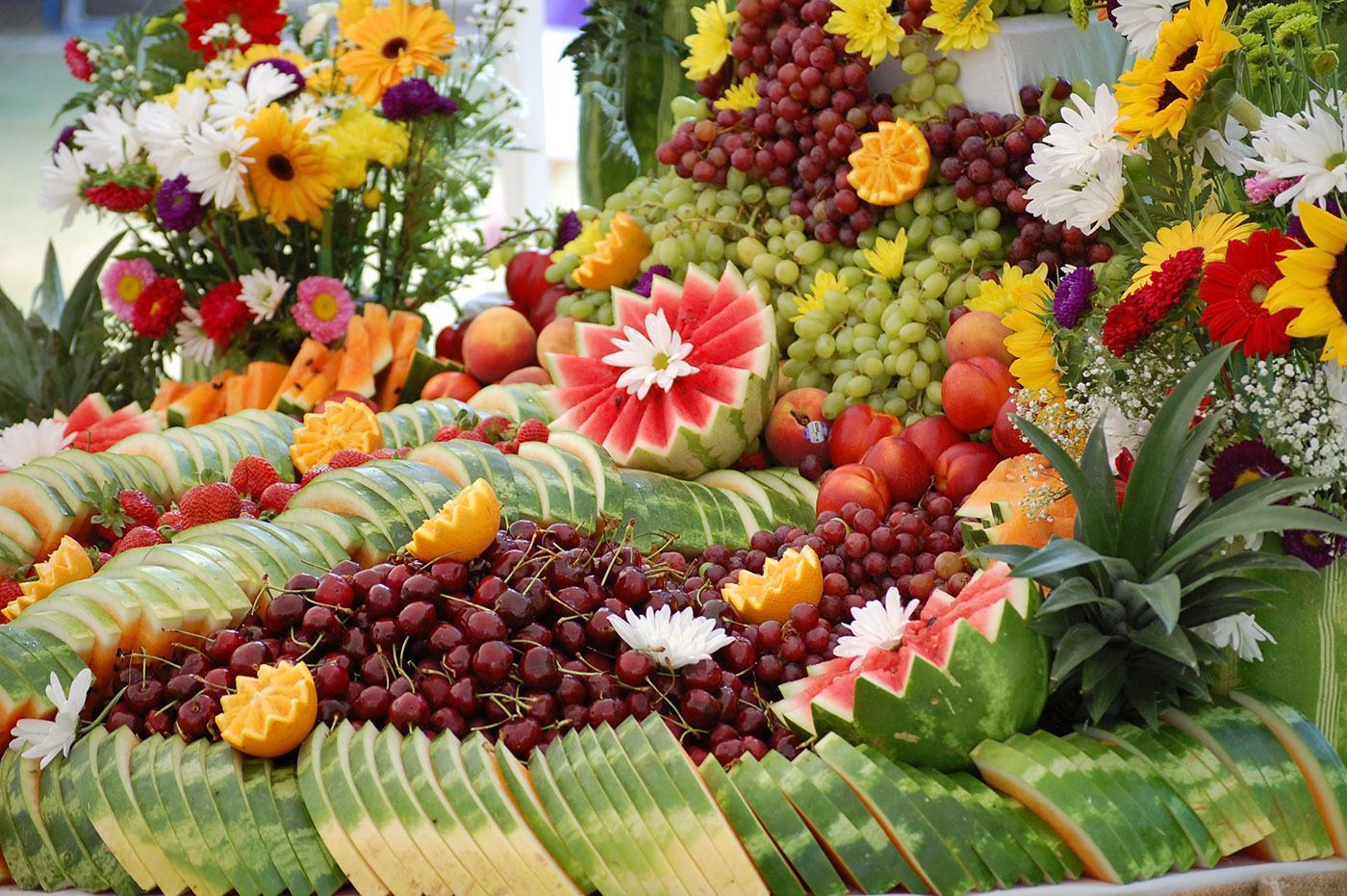 montagem mesa de frutas réveillon