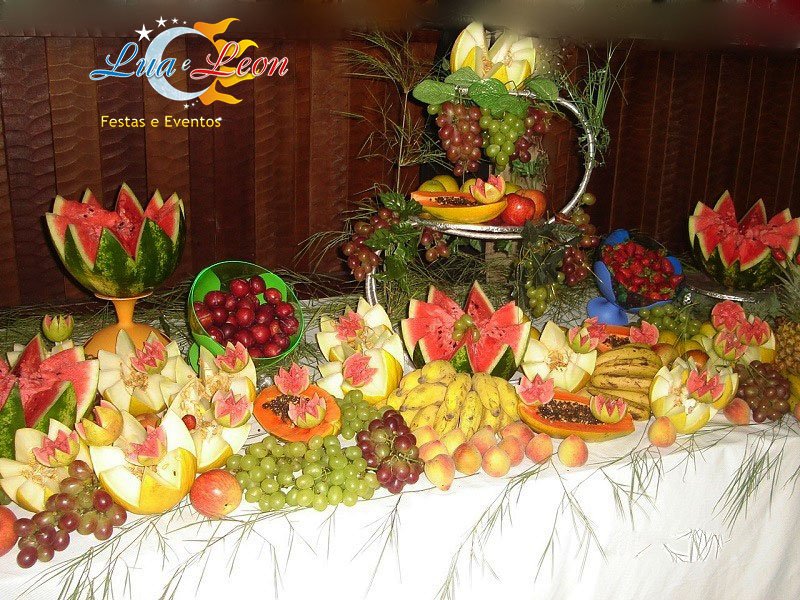 frutas em espetinho para festa