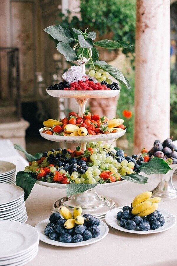 decoração de mesa de frutas simples