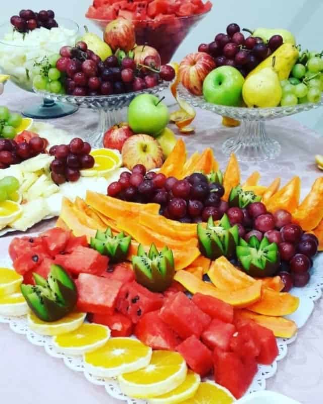 mesa de frutas criativa