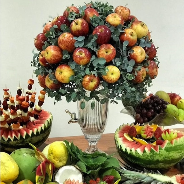 mesa de frutas para aniversário simples