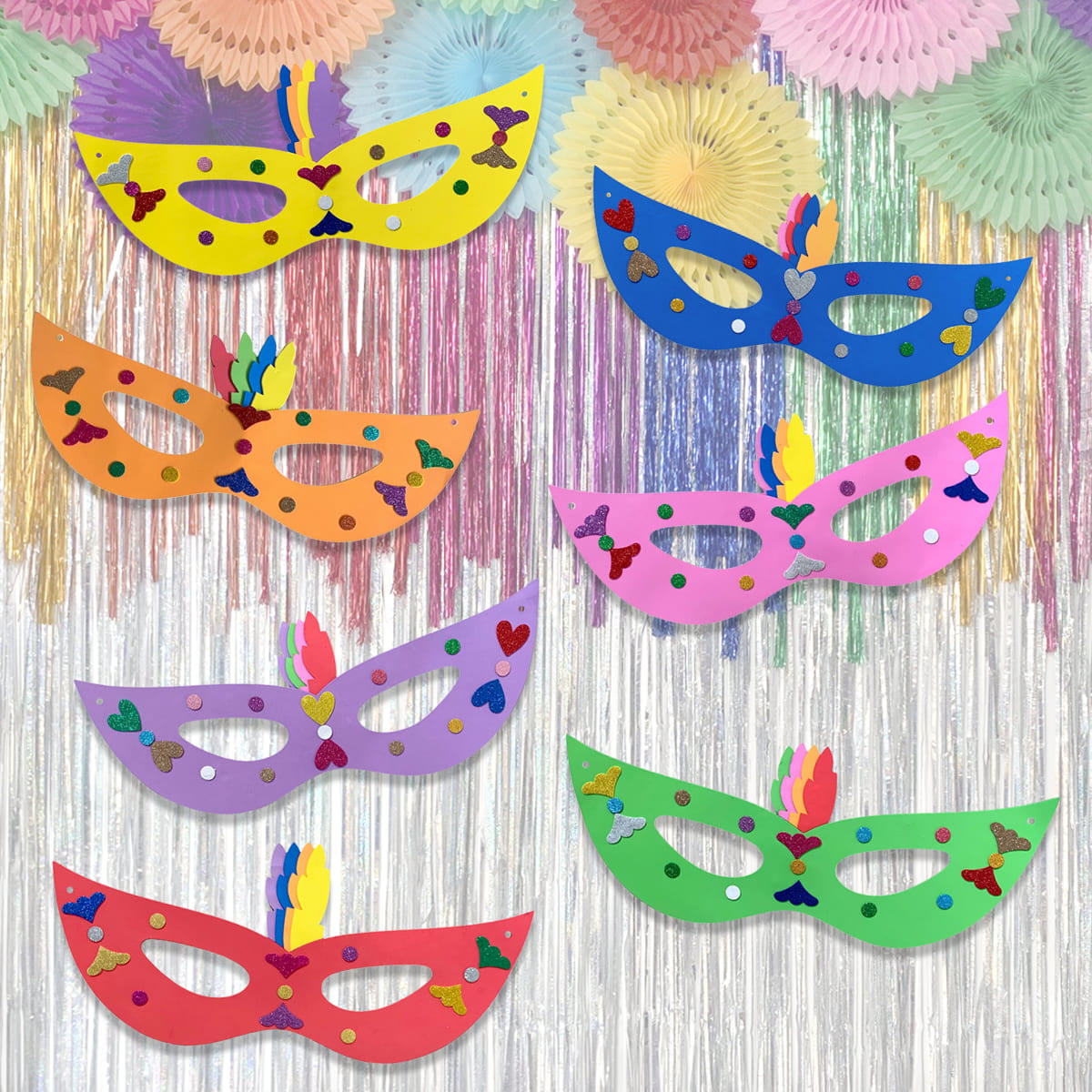 máscaras com plumas
