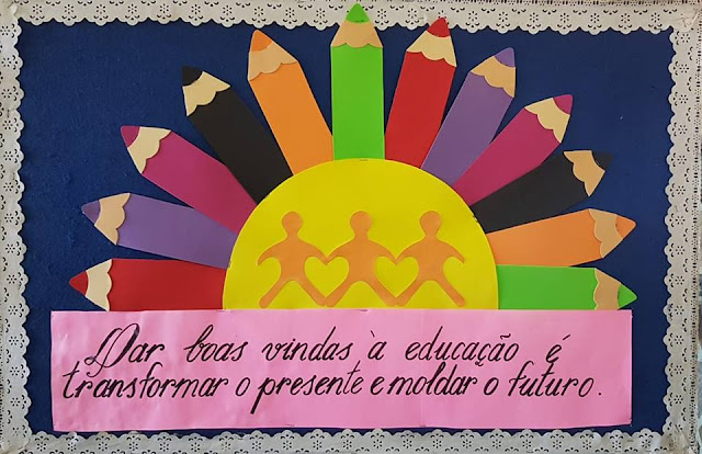 decoração mural escolar moderno
