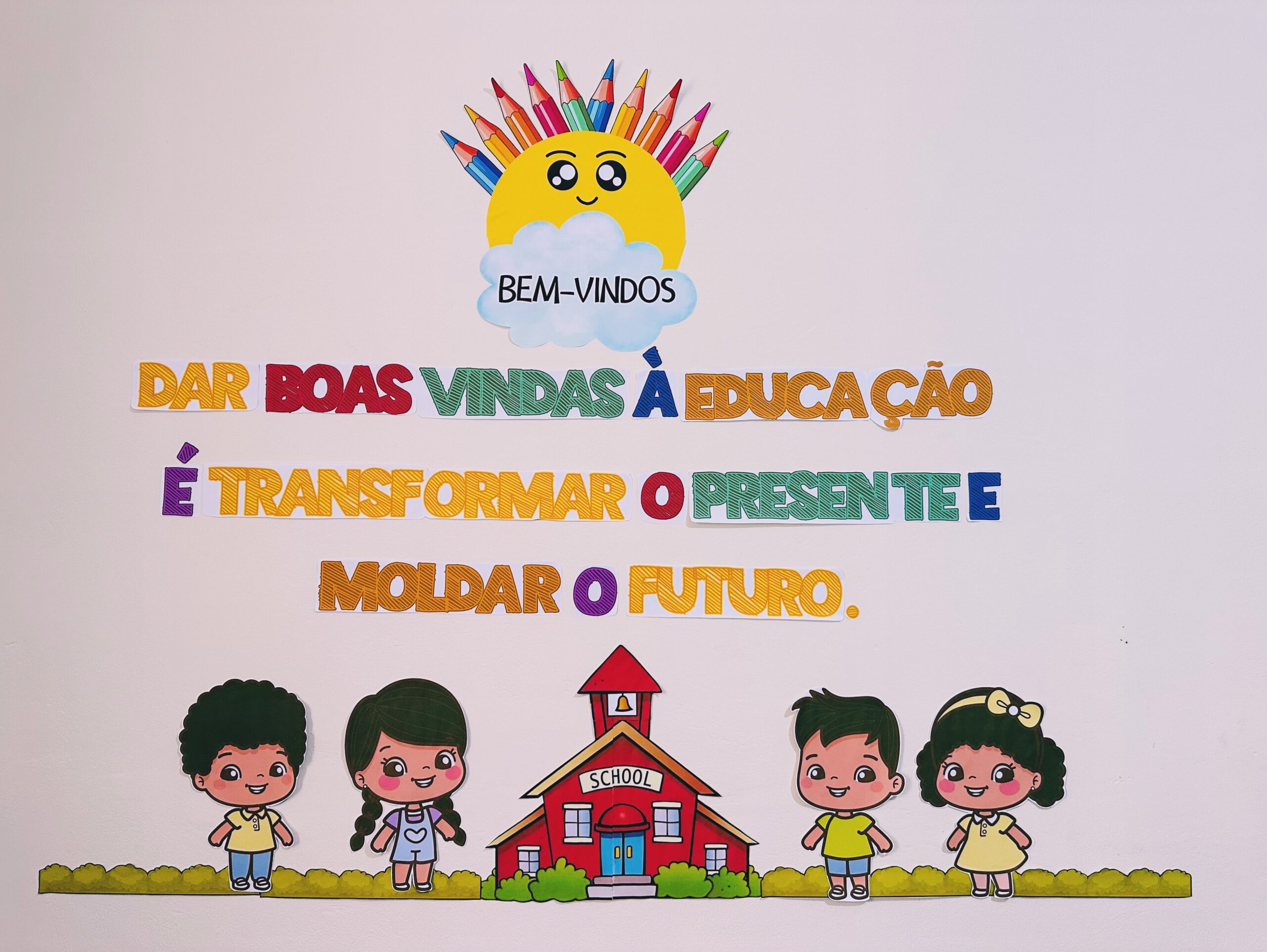 painel arco-íris escolar