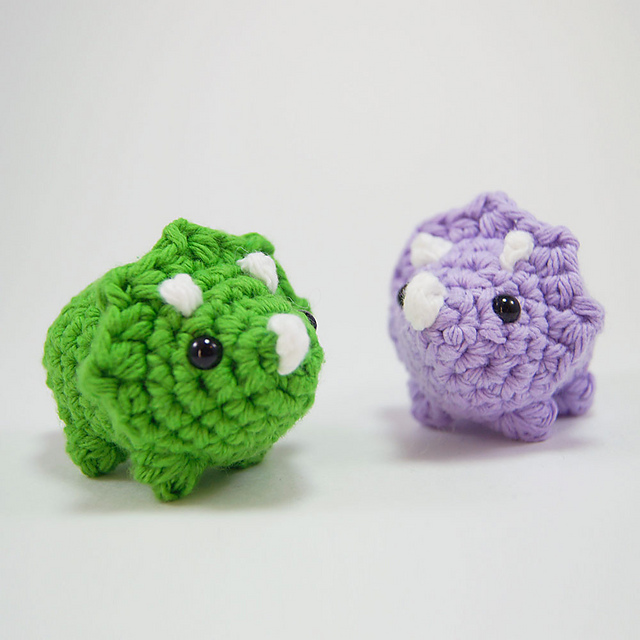 padrão triceratops amigurumi