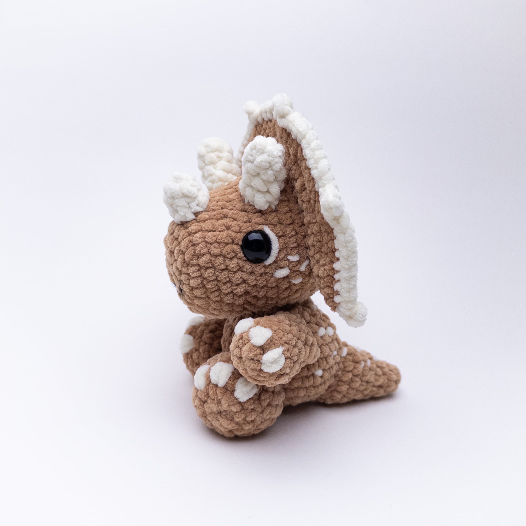 triceratops de crochê para bebê